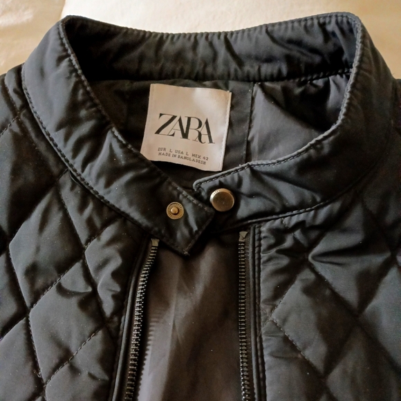Zara Large. Men's zip up quilted lined vest - Picture 3 of 8